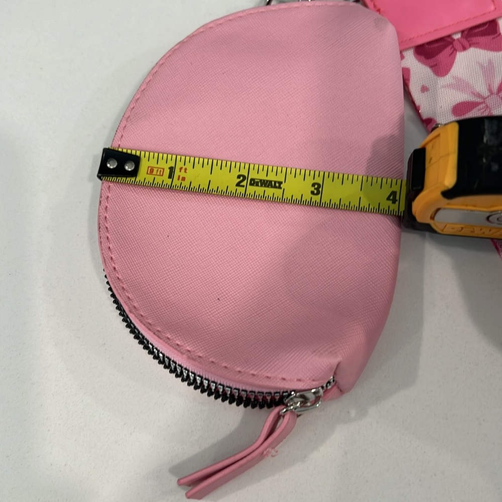Cute.BOW🎀🎀 Wristlet..🎀 - Picture 7 of 16